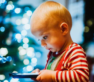 Медики установили, как смартфоны вредят здоровью детей