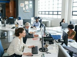 Компании не видят в ИИ "убийцу" рабочих мест