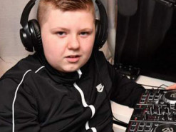 12-летний мальчик провел рейв в школьном туалете – ему было скучно