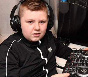 12-летний мальчик провел рейв в школьном туалете – ему было скучно