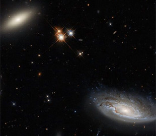 Hubble показав зображення одразу двох гігантських галактик