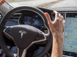Хакеры взломали автопилот Tesla нестандартными методами