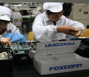 Прибыль Foxconn неожиданно рухнула
