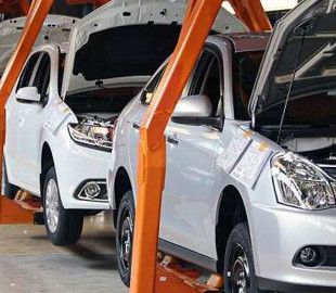 З 20 автозаводів у Росії через санкції залишилося лише два