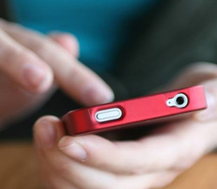 Четыре года дочь отправляла смс на телефон умершего отца и получила ответ