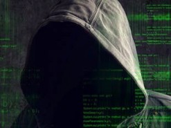 Киберпреступник шесть часов подряд крутил порно на взломанных экранах в жилом доме