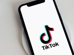 Російський суд оштрафував TikTok на понад $34 000 за заклики до участі протестах