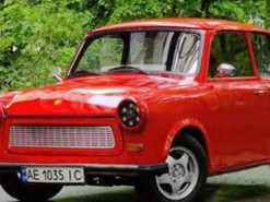 Українець переробив культове німецьке авто 70-х у швидкісний електрокар