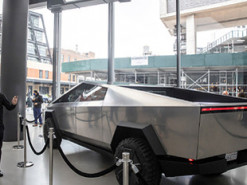 Илон Маск анонсировал новый Cybertruck