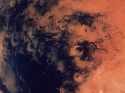 Китайский марсоход прислал на Землю первые фото с Марса