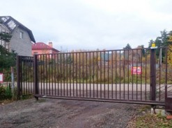 В России "умные" ворота на даче сами подписались на платные услуги МТС