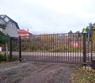 В России "умные" ворота на даче сами подписались на платные услуги МТС