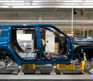 В США стартовало производство электрических внедорожников версии Rivian R1S