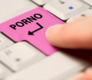 Врача запорожской больницы судили за изготовление и распространение порнографии