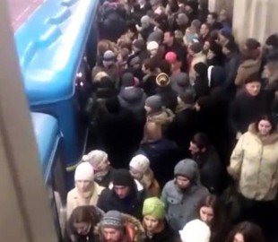 В метро Киева произошло ЧП из-за девушки, уронившей iPhone