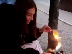 В Днепропетровской области 15-летняя девушка сожгла флаг Украины и сняла это на видео