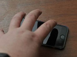 Жених украл мобильный телефон у сотрудницы ЗАГСа