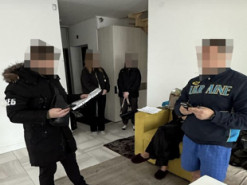 В Україні викрили групу, що розплачувалась фальшивими доларами за техніку