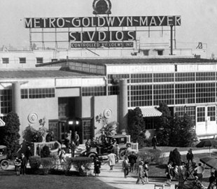 Apple и Netflix претендуют на студию Metro-Goldwyn-Mayer