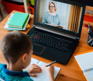 Комаровский назвал главные минусы дистанционного обучения в Украине