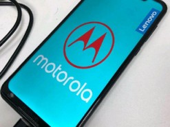 Появилось первое «живое» фото смартфона Motorola One Power с вырезом вверху экрана