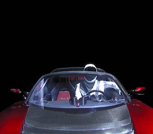 Де зараз знаходиться Tesla, запущена в космос