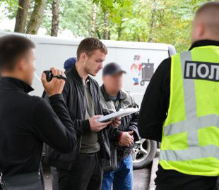 У Рівному затримали 35-річного чоловіка, який купував у соцмережах наркотики, а після цього продавав їх шляхом "закладок"