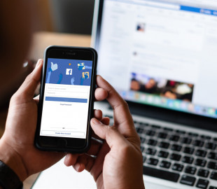 Facebook будет ограничивать доступ к аккаунтам, распространяющим дезинформацию