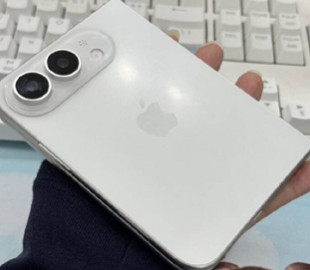 З’явилися знімки першого складаного iPhone з логотипом Apple