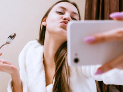 У "Дії" розповіли, куди потім діваються "кринжові" селфі українців для верифікації