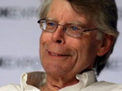 Стивен Кинг рассмешил фанатов ироничным снимком