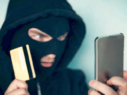 Телефонный разговор с «сотрудником банка» стоил женщине 13 тысяч гривен