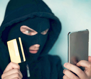Телефонный разговор с «сотрудником банка» стоил женщине 13 тысяч гривен
