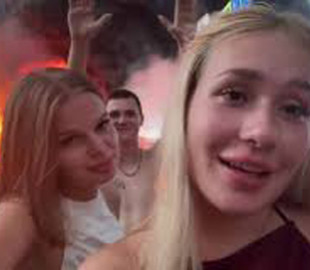 У росії дівчину, яка записала відео на тлі палаючої нафтобази в Адлері, оштрафували