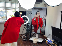 Китайський Xiaohongshu, схожий на Instagram, просувається через електронну комерцію