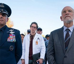 Netflix продлил на второй сезон сериал со Стивом Кареллом "Космические силы"