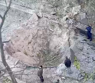 Міст, який вистояв: У Києві з’явився новий символ незламності