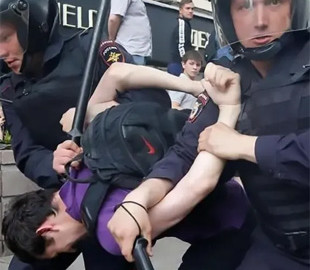 Москвича арештували через логотип Instagram: суд визнав символіку екстремістською