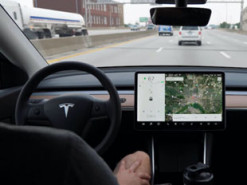 Хакеры научились угонять любые Tesla за 130 секунд