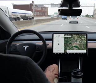 Хакеры научились угонять любые Tesla за 130 секунд