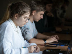 Діти захисників України зможуть безплатно навчатись IT у приватних школах: як подати заявку