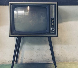 Просмотр телевизора ухудшает умственные способности – ученые