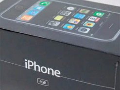 На аукціоні продали перший iPhone у запечатаній коробці