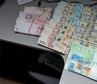 БЕБ викрило мережу конвертцентрів з оборотом 23,5 млрд грн: вилучили 130 млн грн готівки
