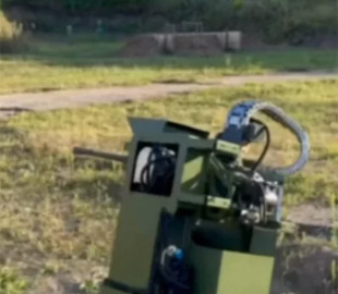 Стріляє навіть під час руху: українська команда Dons показала робота «Хижак»