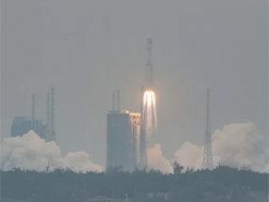 Китайская ракета-носитель нового поколения "Чанчжэн-8" готова к запуску
