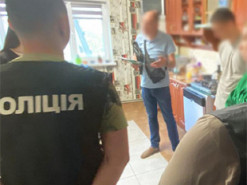 Кіберполіцейські викрили трьох юнаків у шахрайствах