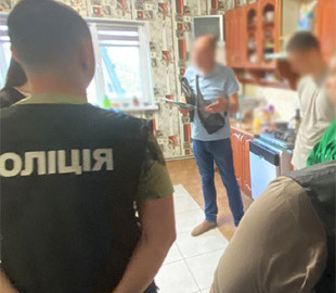 Кіберполіцейські викрили трьох юнаків у шахрайствах