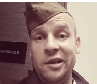 «Звання — старий лейтенант». Зірка Кварталу 95 Юрій Великий висміяв видачу повісток пенсіонерам у Росії