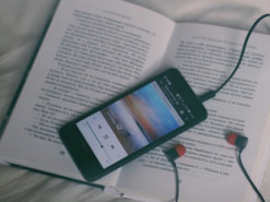 Мужчина умер из-за игры на смартфоне со включенной зарядкой